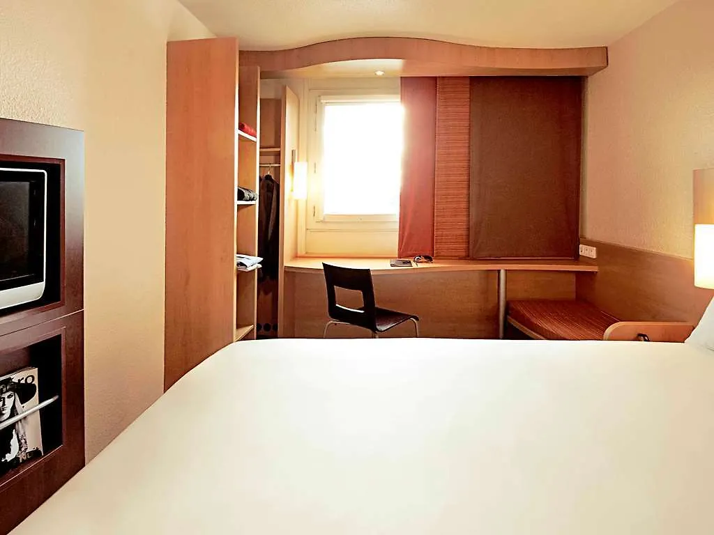 Ibis Augsburg Hauptbahnhof Hotel 2*,