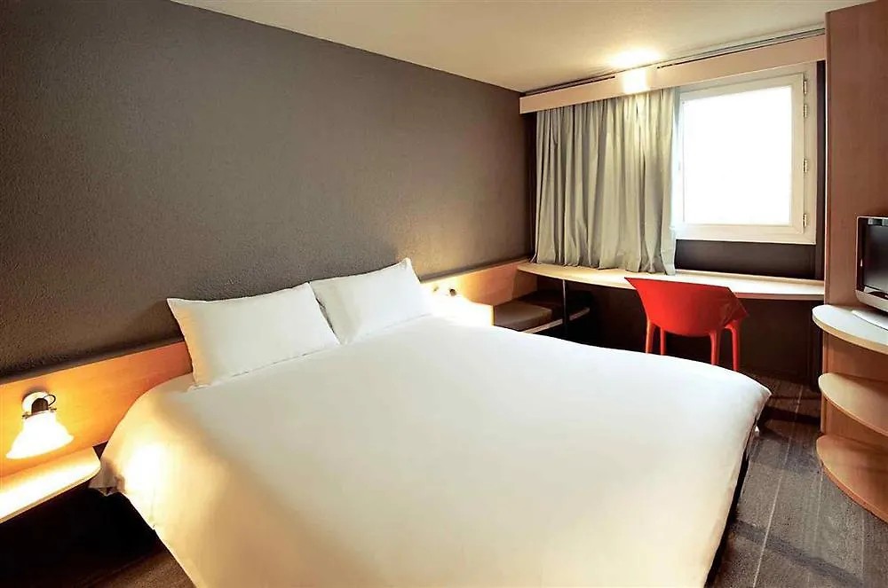 Ibis Augsburg Hauptbahnhof Hotel 2*,